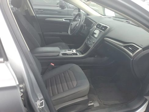 Used 2020 Ford Fusion SE FWD image 9