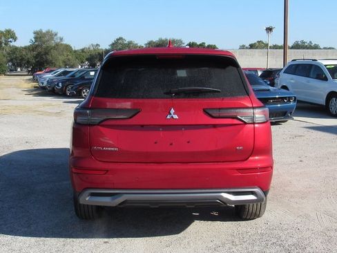 New 2025 Mitsubishi Outlander SE image 4