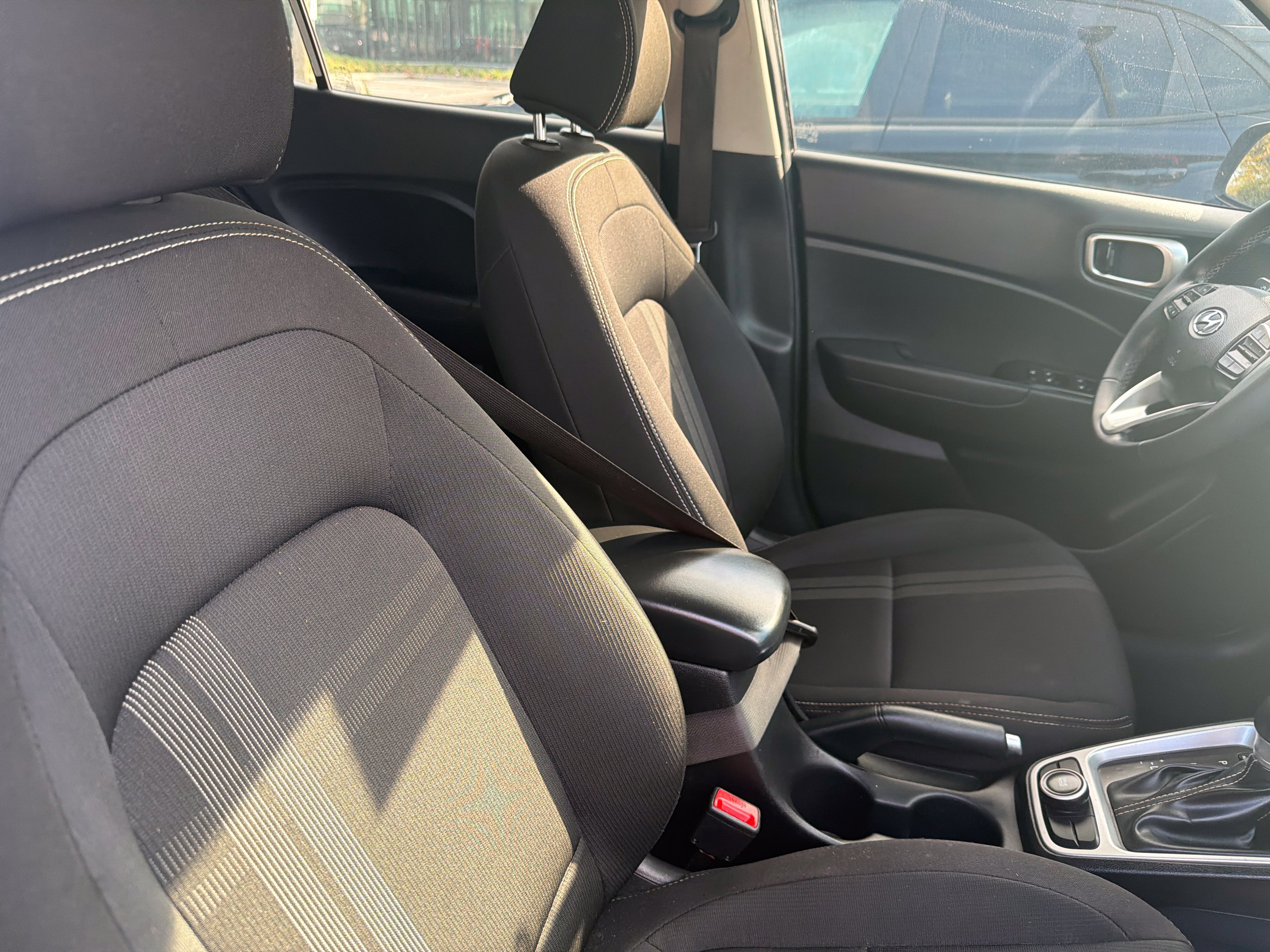 Used 2025 Hyundai Venue SEL FWD image 11