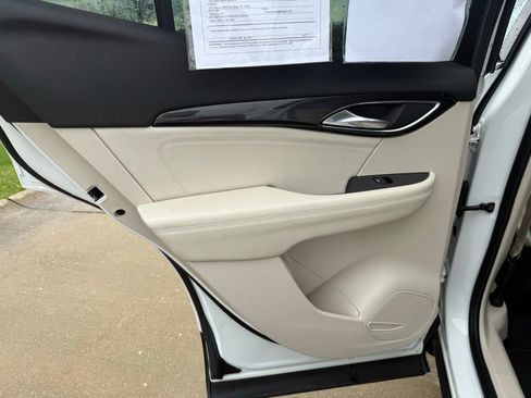 Used 2022 Buick Envision Essence w/ Technology Package I image 12