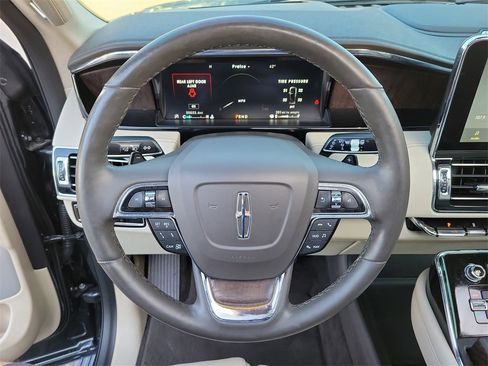 Used 2021 Lincoln Navigator Reserve w/ Luxury Package image 32