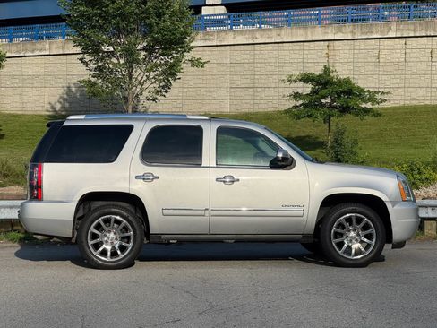 Used 2010 GMC Yukon Denali AWD/4WD image 5