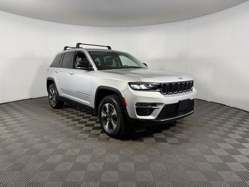 Used 2023 Jeep Grand Cherokee 4WD 4xe image 3