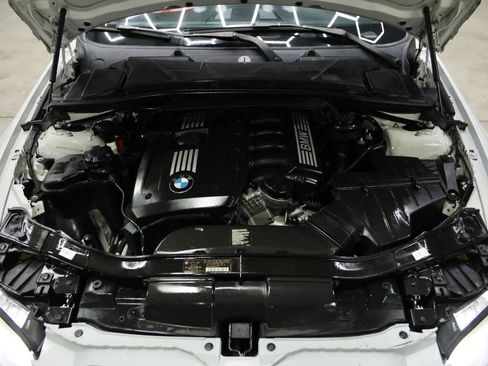 Used 2013 BMW 328i Convertible w/ M Sport Pkg image 44