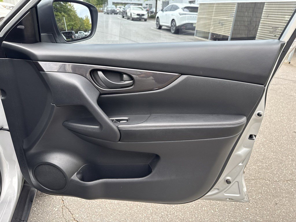 Used 2019 Nissan Rogue S FWD image 33