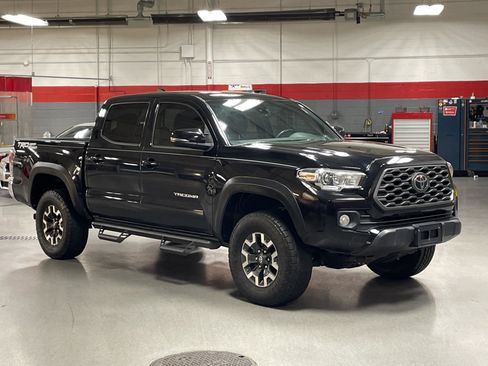 Used 2020 Toyota Tacoma TRD Off-Road image 2
