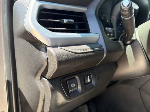 Used 2019 GMC Acadia SLE FWD image 20
