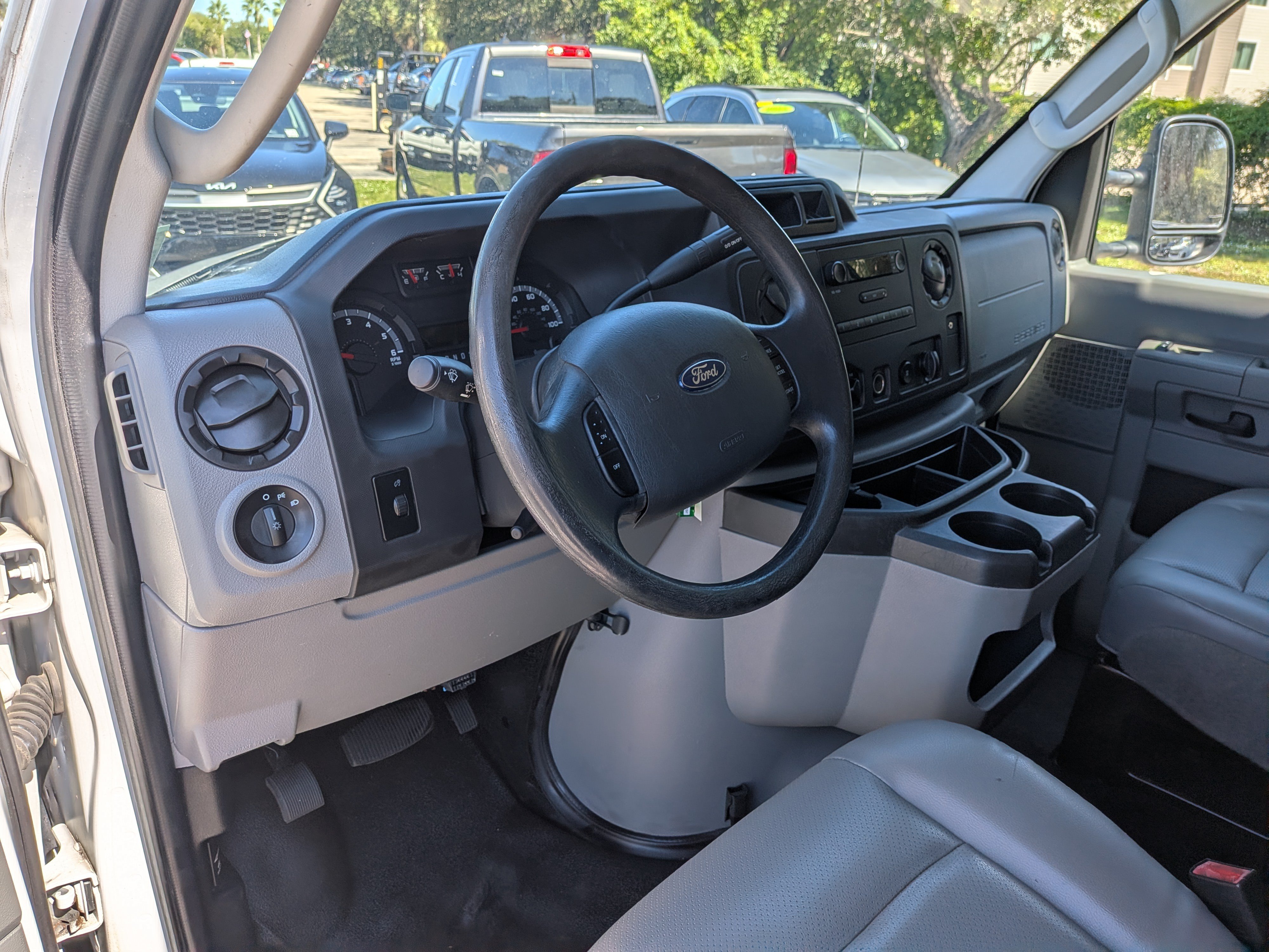 Used 2014 Ford E-350 and Econoline 350 Super Duty RWD image 19