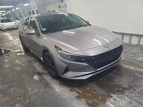 Used 2021 Hyundai Elantra SEL FWD image 2