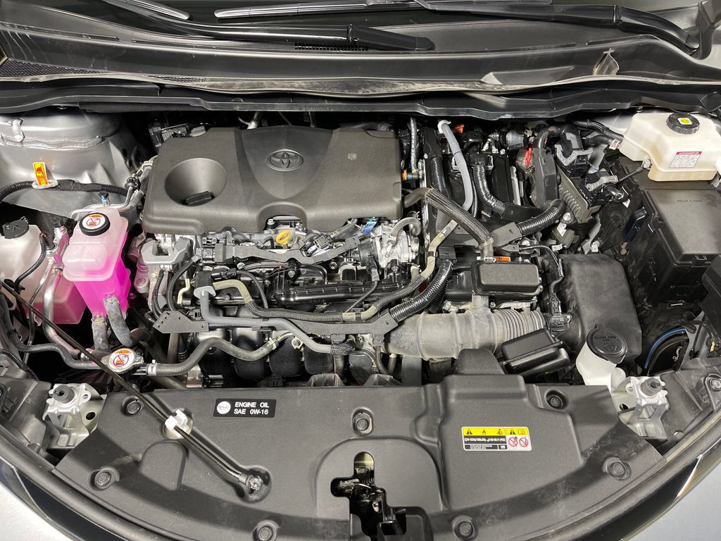Certified 2025 Toyota Sienna XLE FWD image 9