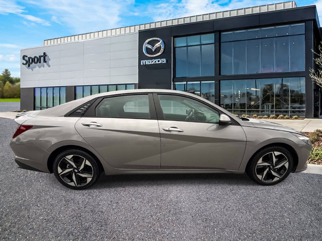 Used 2023 Hyundai Elantra SEL w/ Convenience Package FWD image 2