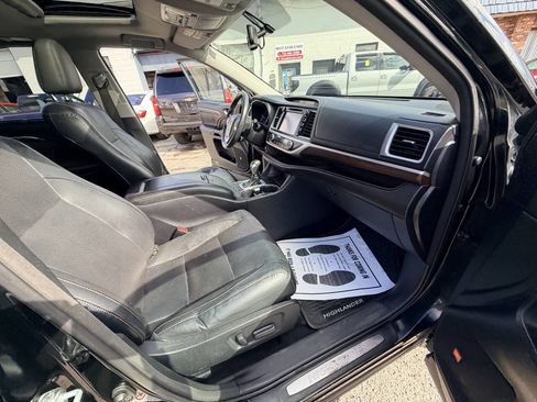 Used 2014 Toyota Highlander Limited image 65