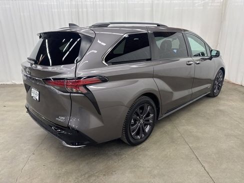Used 2021 Toyota Sienna XSE image 25