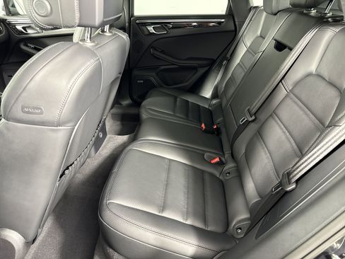 Certified 2025 Porsche Macan image 24