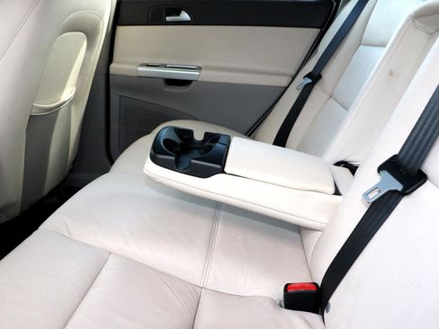 Used 2011 Volvo V50 T5 image 14