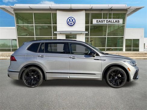 Certified 2023 Volkswagen Tiguan SE R-Line image 2