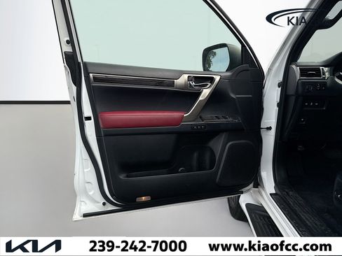 Used 2020 Lexus GX 460 Premium w/ Premium Package image 22