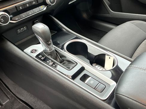 Used 2024 Nissan Altima 2.5 SV image 19