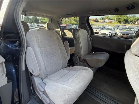 Used 2018 Toyota Sienna LE FWD image 18