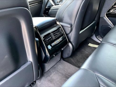 Used 2025 Land Rover Range Rover Sport SE AWD/4WD image 10