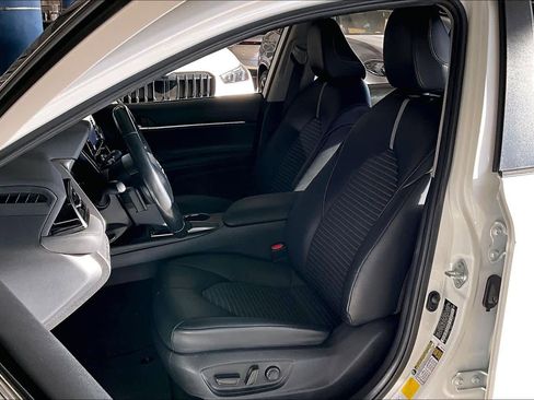 Used 2021 Toyota Camry SE w/ Convenience Package image 7