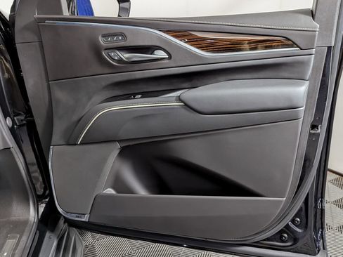 Used 2022 Cadillac Escalade Premium Luxury image 26