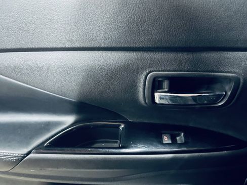Used 2019 Mitsubishi Outlander LE FWD image 29