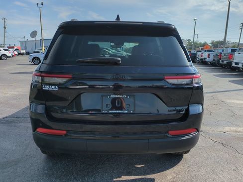 Used 2024 Jeep Grand Cherokee Limited w/ Black Appearance Package AWD/4WD image 5