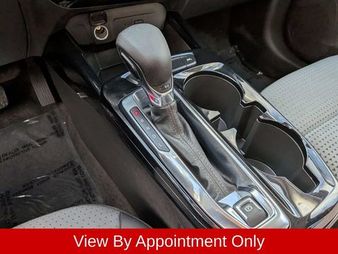 Used 2025 Chevrolet Trax LT w/ LT Convenience Package FWD image 19