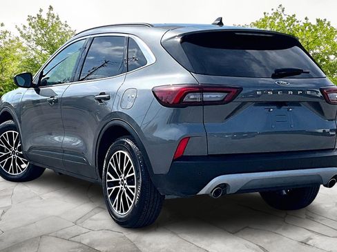 Used 2025 Ford Escape SE image 2