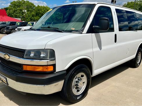 Used 2016 Chevrolet Express 2500 LT w/ LT Preferred Equipment Group RWD image 3
