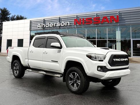 Used 2017 Toyota Tacoma TRD Sport image 1