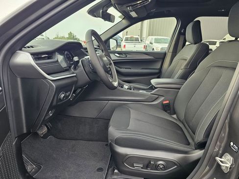 New 2025 Jeep Grand Cherokee Laredo X w/ Luxury Tech Group I image 10