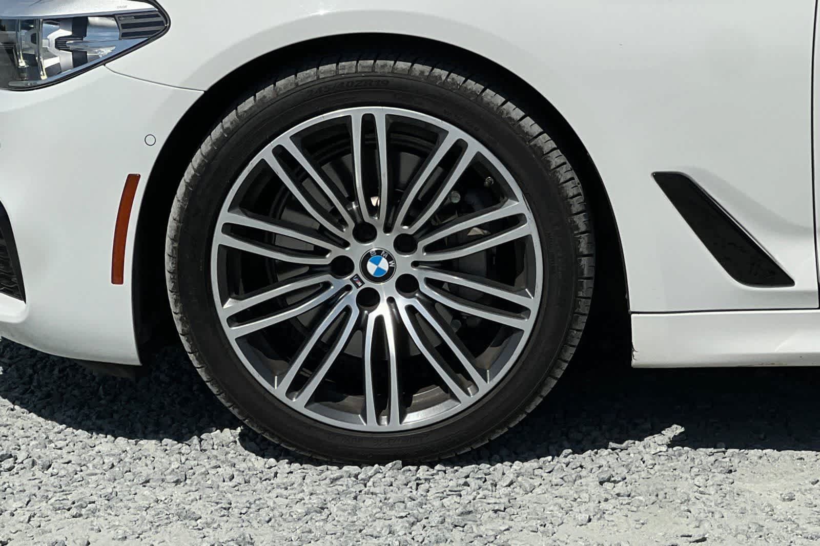 Used 2020 BMW 530i w/ M Sport Package RWD image 12