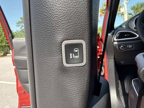 New 2027 Chrysler Pacifica Limited FWD image 18