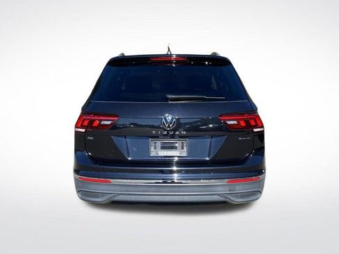 Used 2023 Volkswagen Tiguan SE image 12
