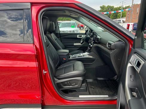 Used 2023 Ford Explorer Limited w/ Equipment Group 301A AWD/4WD image 23