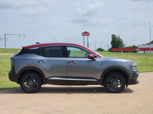 New 2026 Nissan Kicks SR AWD/4WD image 7