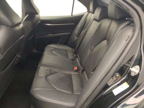 Used 2018 Toyota Camry XLE FWD image 18