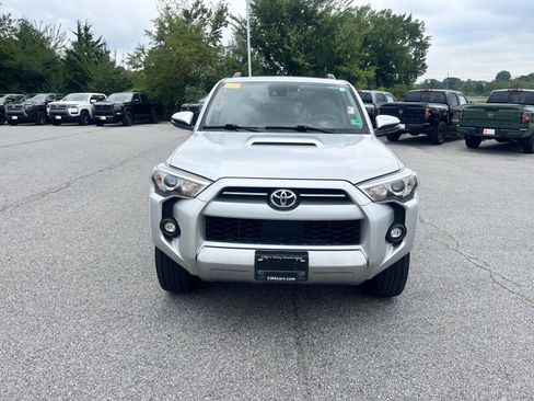 Used 2022 Toyota 4Runner TRD Off-Road Premium AWD/4WD image 2