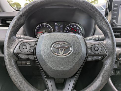 Used 2022 Toyota RAV4 XLE w/ Convenience Package FWD image 23