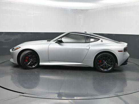 Used 2025 Nissan Z Performance w/ Floor Mat Package RWD image 40