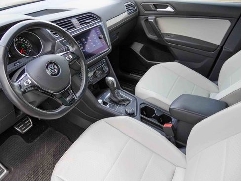 Used 2021 Volkswagen Tiguan SE R-Line image 10