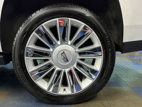 Used 2019 Cadillac Escalade Premium Luxury image 87