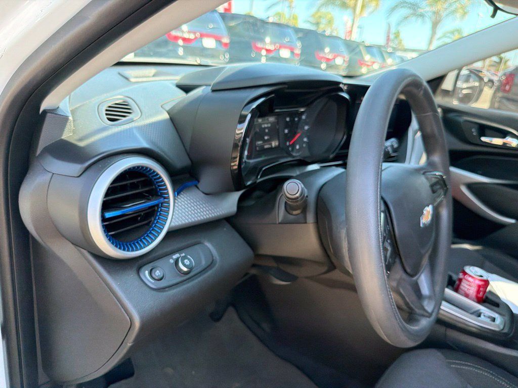 Used 2024 Chevrolet Trax LS w/ LS Convenience Package FWD image 14