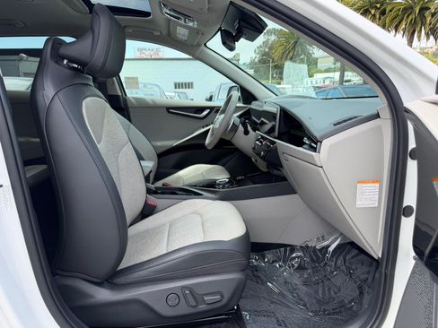 Used 2024 Kia Niro Wave w/ Wave Preserve Package FWD image 37