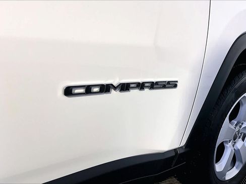 Used 2021 Jeep Compass Latitude AWD/4WD image 10