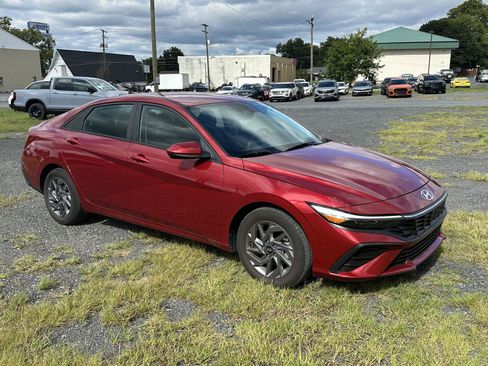 Certified 2024 Hyundai Elantra SEL FWD image 2
