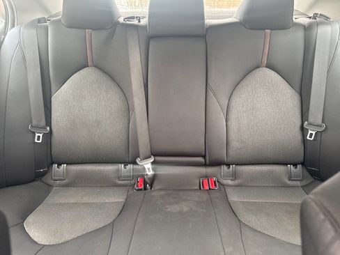 Used 2018 Toyota Camry LE image 18