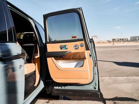 Used 2025 Rolls-Royce Cullinan image 32